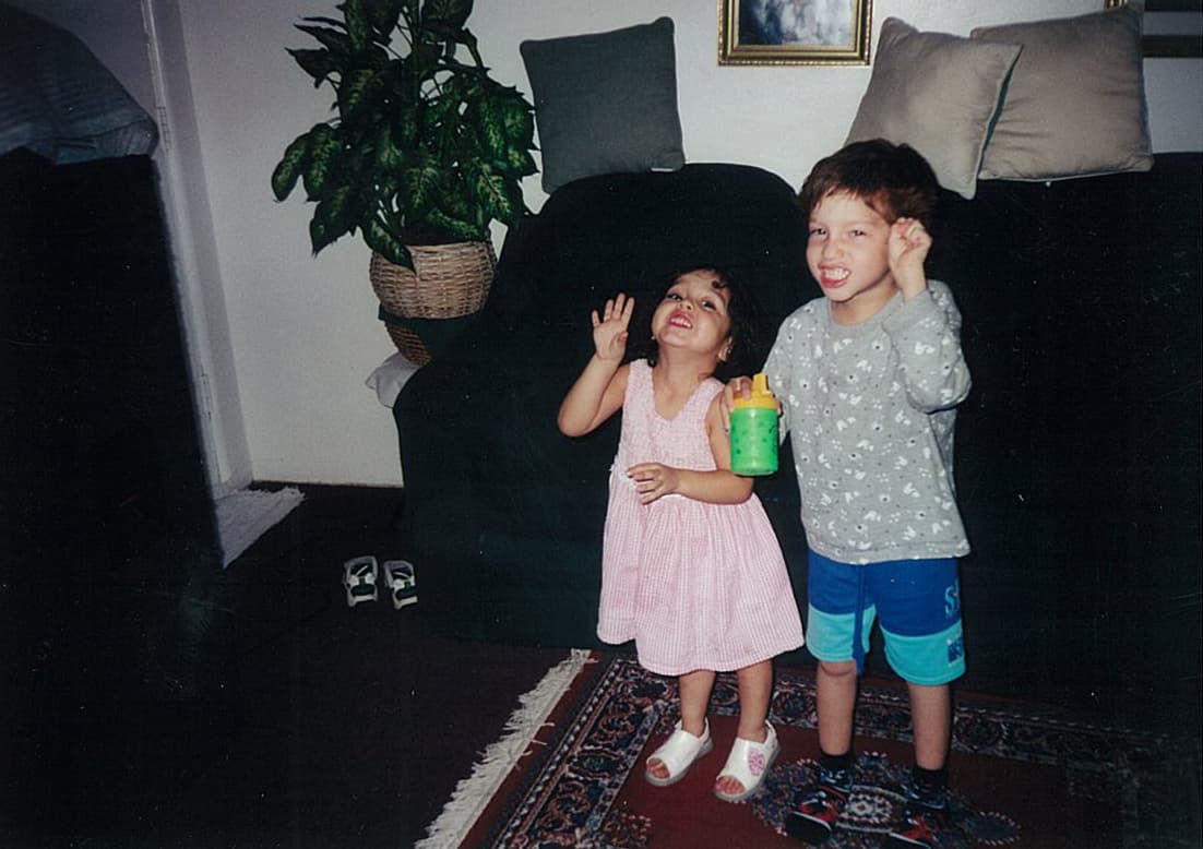 En casa le dicen malcriado, colecciona los corazones de las chicas y se describe como funny, shy y excited.