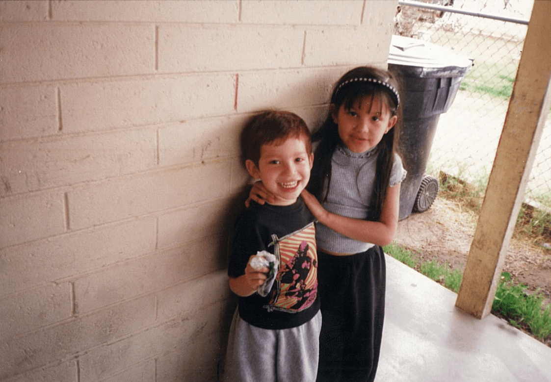 En casa le dicen malcriado, colecciona los corazones de las chicas y se describe como funny, shy y excited.