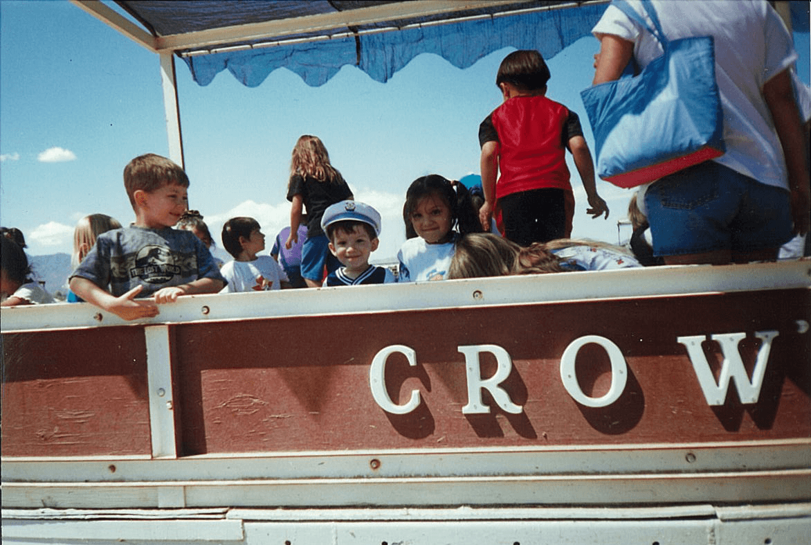 En casa le dicen malcriado, colecciona los corazones de las chicas y se describe como funny, shy y excited.