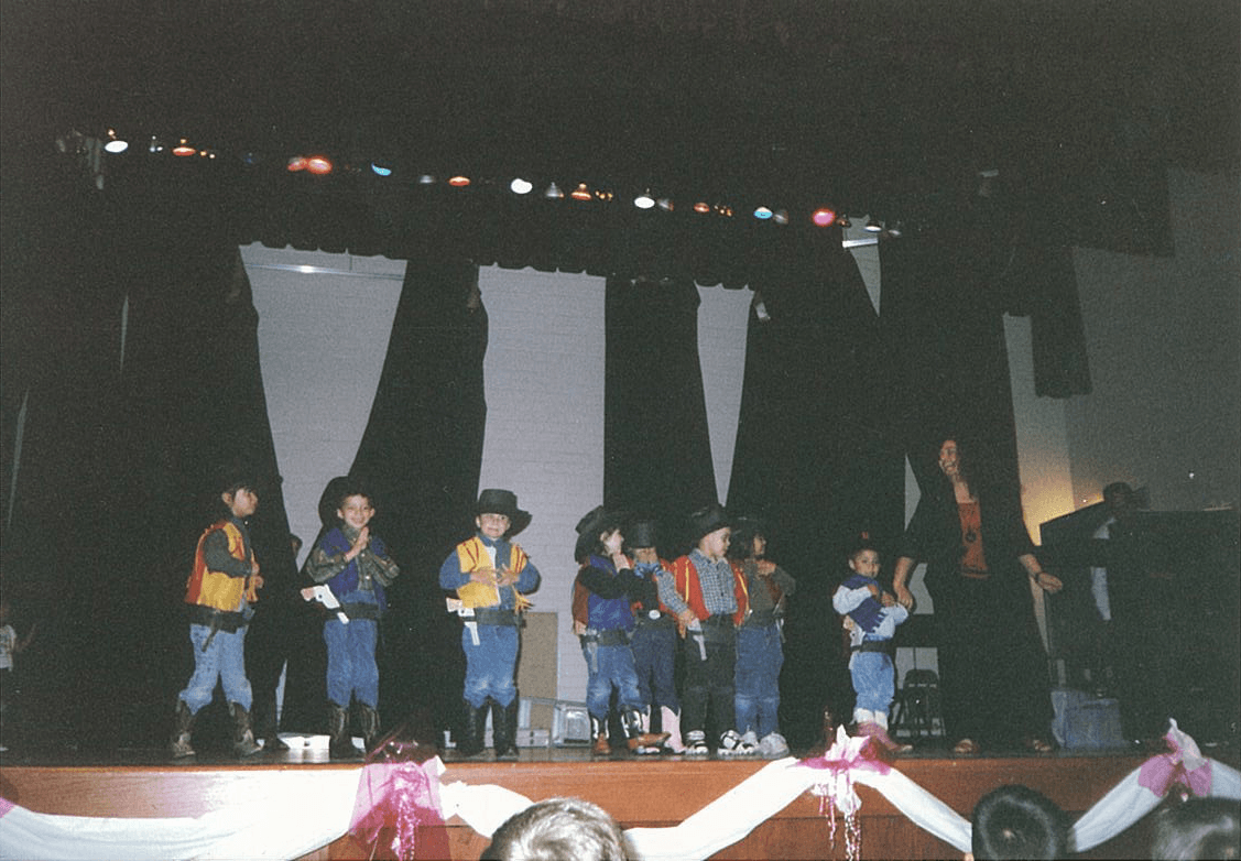 En casa le dicen malcriado, colecciona los corazones de las chicas y se describe como funny, shy y excited.