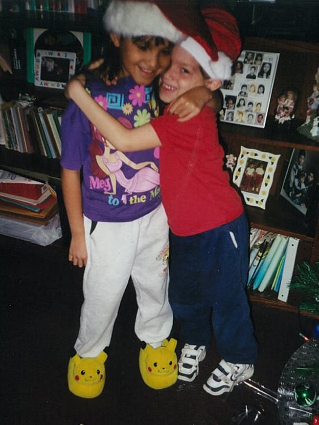 En casa le dicen malcriado, colecciona los corazones de las chicas y se describe como funny, shy y excited.