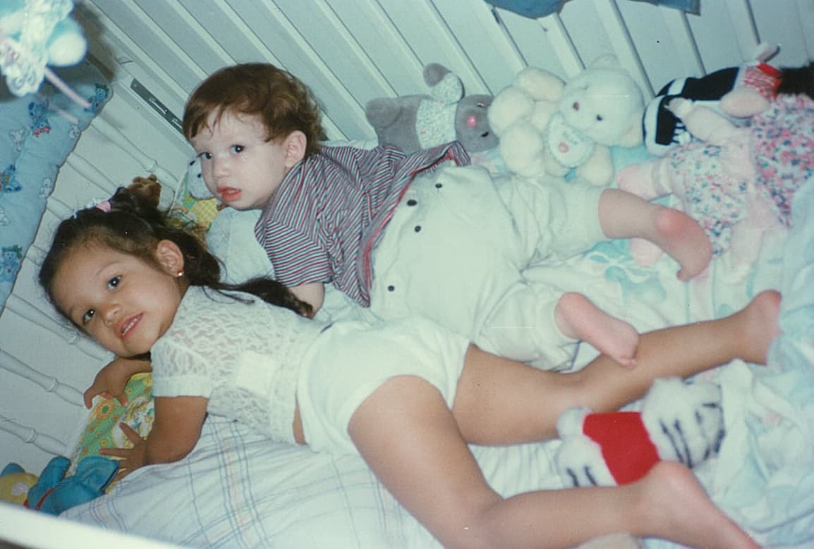 En casa le dicen malcriado, colecciona los corazones de las chicas y se describe como funny, shy y excited.