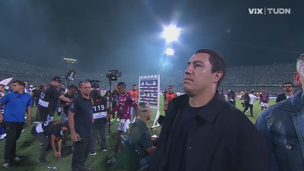 Narrador enloquece tras campeonato y dedica emotivas palabras a Efraín Juárez