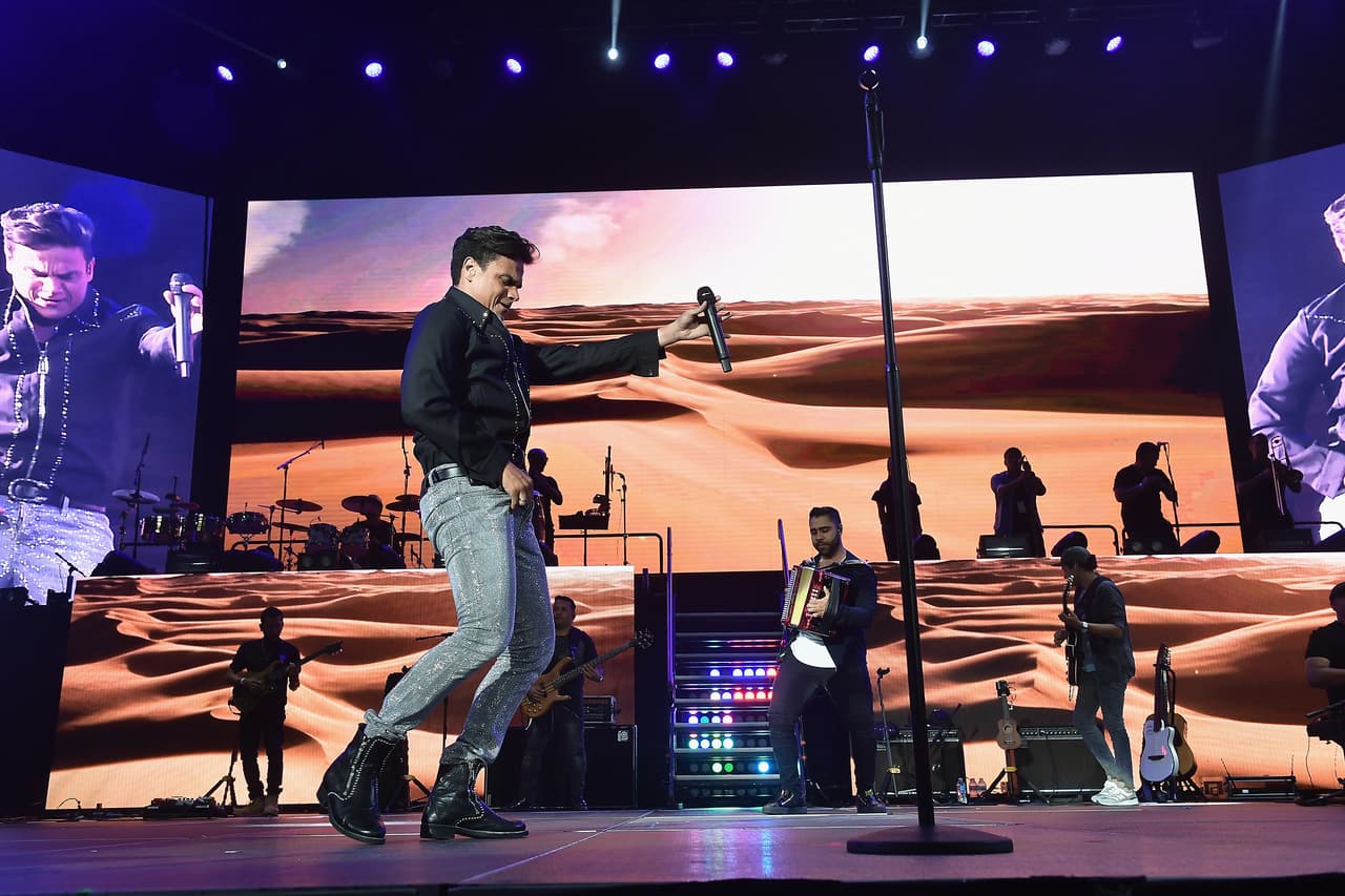 También ha hecho carrera en televisión, primero como presentador en el programa ‘Un minuto para ganar’ (de 2010 a 2012) y jurado en el concurso de canto ‘A otro nivel’ (2016 y 2017).