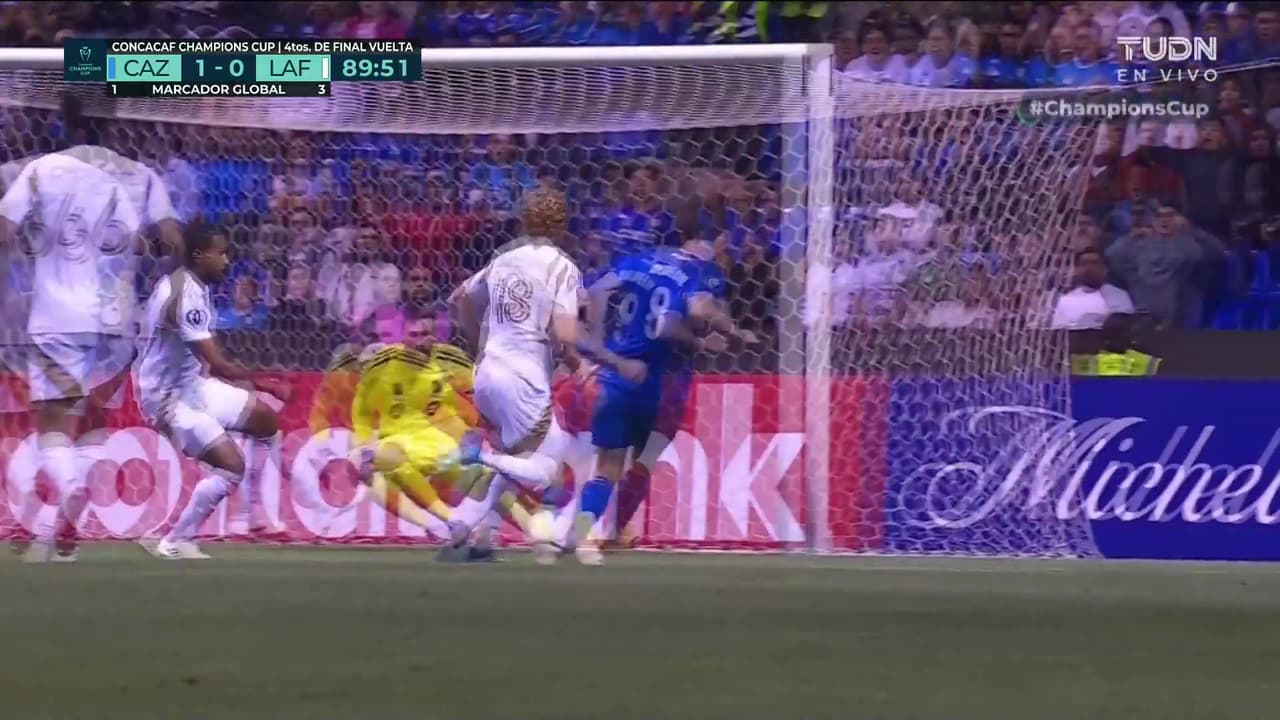 ¡El oso del torneo! Palavecino falla solo frente a Lloris