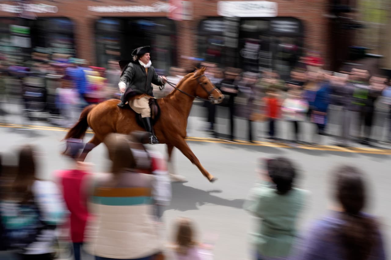 Boston recuerda a Paul Revere, quien cabalgó a toda prisa para advertir sobre la llegada de los británicos
