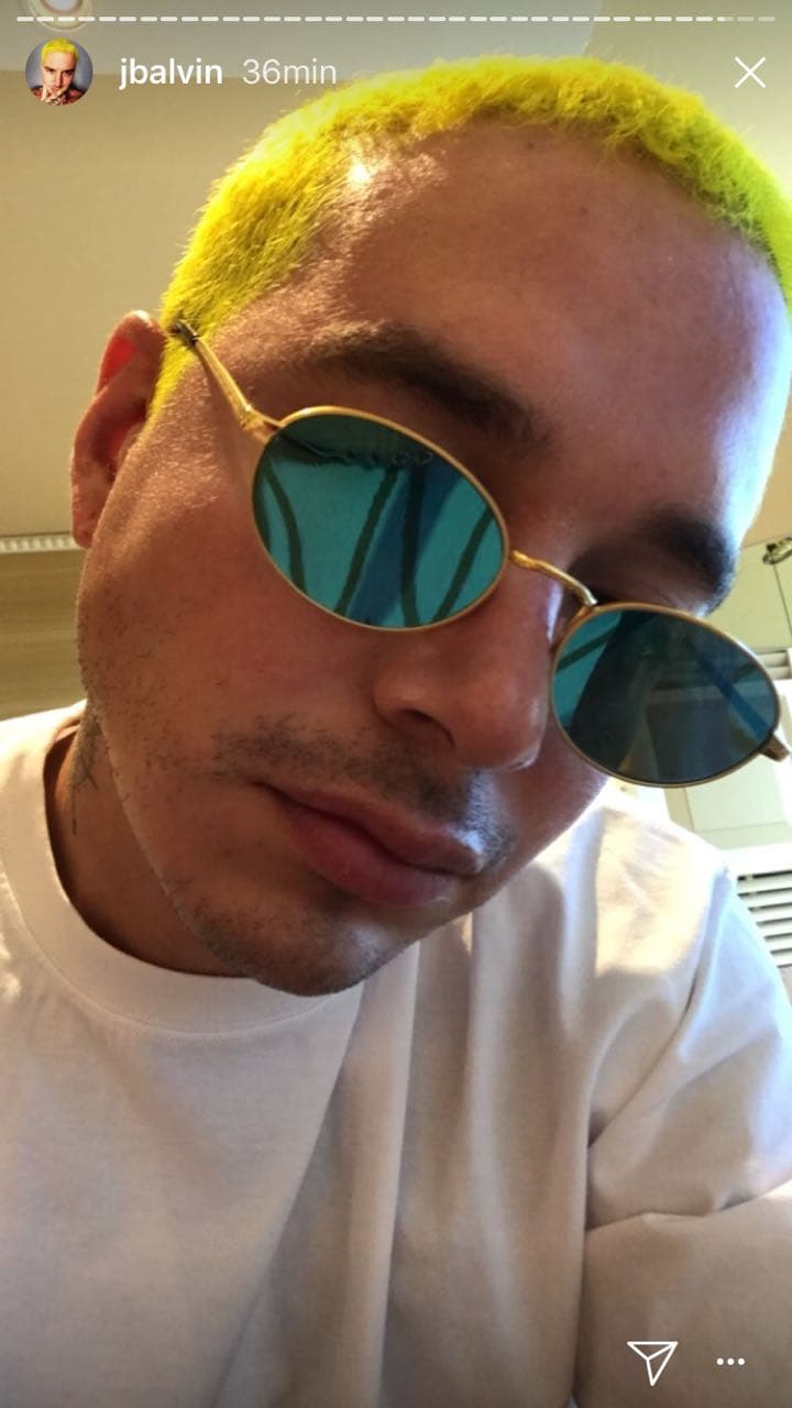 A la mañana siguiente de la fiesta de Latin GRAMMY, JBalvin compartió con sus fans una imagen en el que se le ven las huellas de las desveladas por más que use gafas oscuras. Y es que ser uno de los ídolos del momento no debe ser nada fácil.
<br>