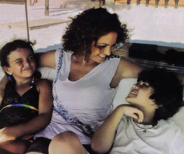 Lucero y Mijares llevan muy buena relación y todavía se les ve salir juntos con sus hijos.