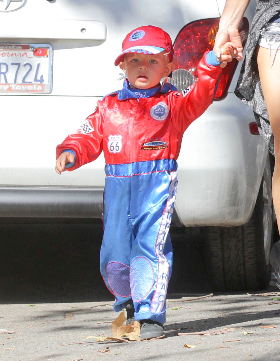 Seguro Axl fue uno de los niños mejor vestidos en su escuela para este Halloween con ese trajecito azul y rojo.