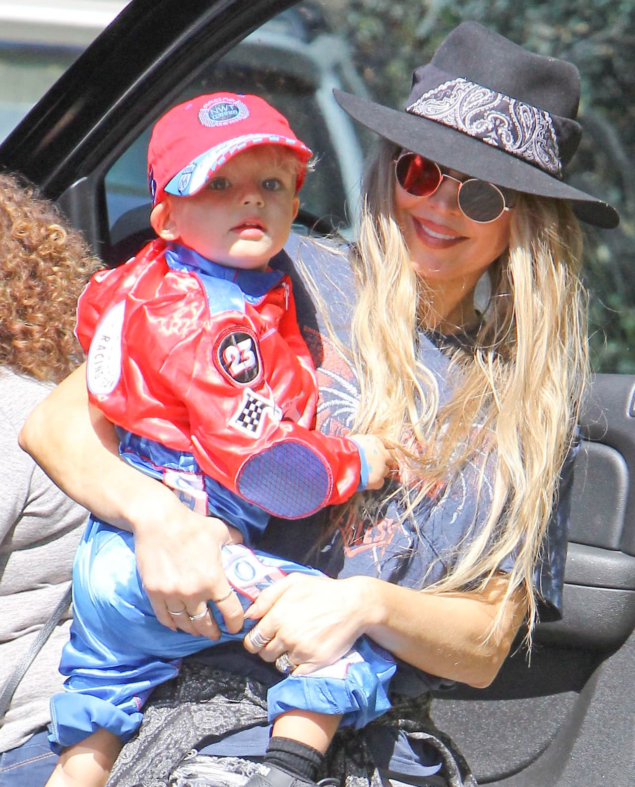 Fergie es una súper mamá, por eso cada año ella misma disfraza a su pequeño Axl.