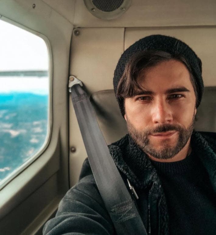 Según el sitio oficial del canal en donde actualmente se transmite la telenovela en México, el productor quedó satisfecho con la trayectoria de su nuevo actor, quien dará continuidad 
<b><a href="https://www.univision.com/famosos/gonzalo-pena-barbara-lopez-telenovelas-antes-orden-de-arresto-violacion-fotos" target="_blank">al personaje que interpretó Gonzalo Peña</a></b>, al dar vida en la historia a uno de hijos de la primera actriz Diana Bracho. 
<br>