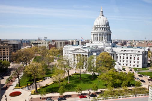 <b>Madison, Wisconsin</b> 
<br>Ocupó el tercer lugar en el análisis de todos los factores. 
<br>
<br>La capital de Wisconsin ocupó el puesto número 17 en accesibilidad, 10 en bienestar y 8 en calidad de vida. Madison tiene una población de 255,214, según el Censo de 2017.