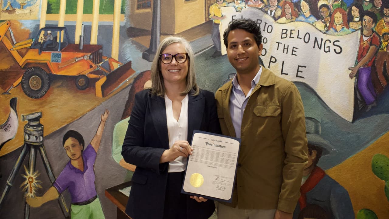 Gobernadora Hobbs proclama el 31 de marzo como el Día de César Chávez en Arizona