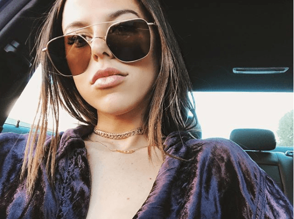 Además, esta chica venezolana es también cofundadora de The Court Fashion, una línea de ropa a la que define como "moda camisariada para el alma joven".