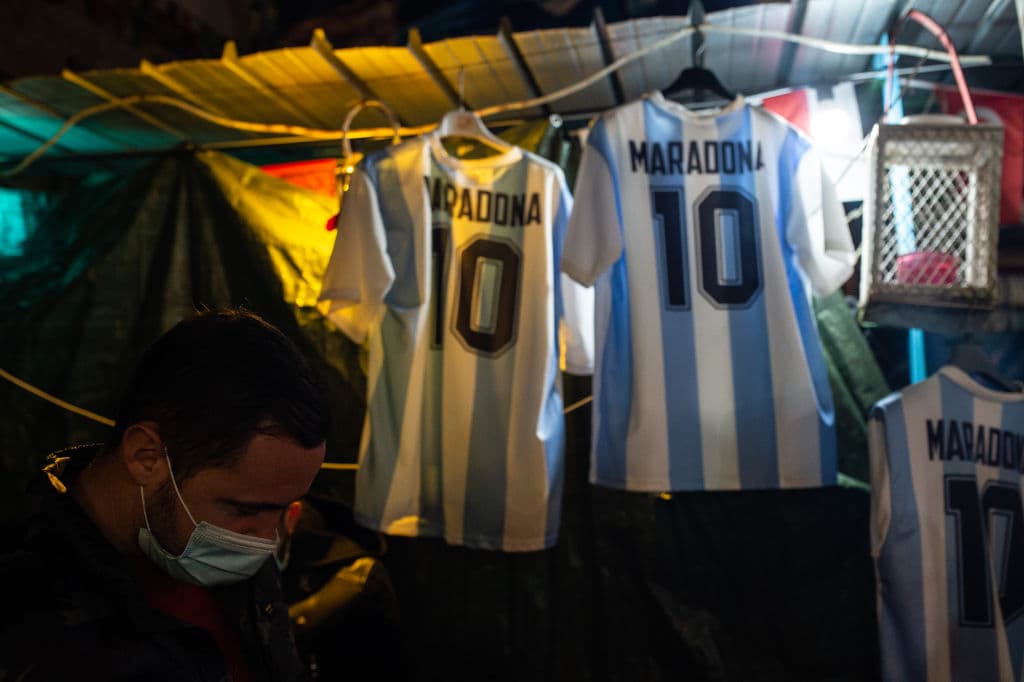 Así viven la muerte de Diego Armando Maradona en San Paolo.