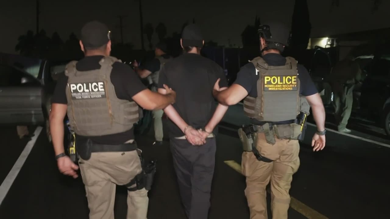 N+ Univision acompaña a un equipo de ICE en California en un operativo para arrestar a sospechosos de robo de identidad