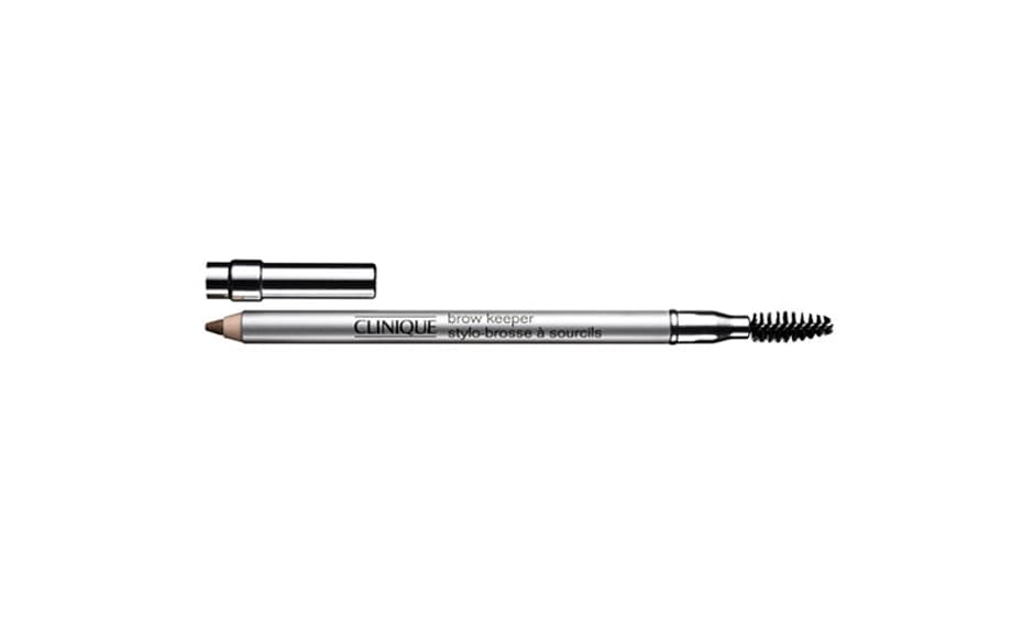 9. BROW KEEPER, Clinique, 
<a href="http://www1.macys.com/shop/product/clinique-brow-keeper-.11-oz?ID=75214">Macys</a>, $17 dólares | La cremosa textura de este lápiz ayuda a mantener las cejas más rebeldes bajo control, mientras les da forma y color.
<br>