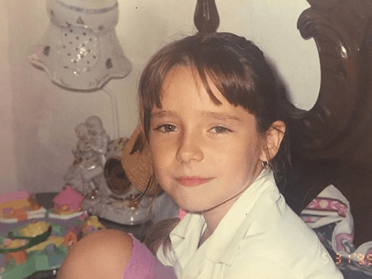 "Mi mamá es madre soltera, se separó de mi papá cuando yo era niña. Ella sabía bien dónde vivía la familia de mi papá y cuando yo iba a venir a México me dio la dirección [...]", comentó la actriz.