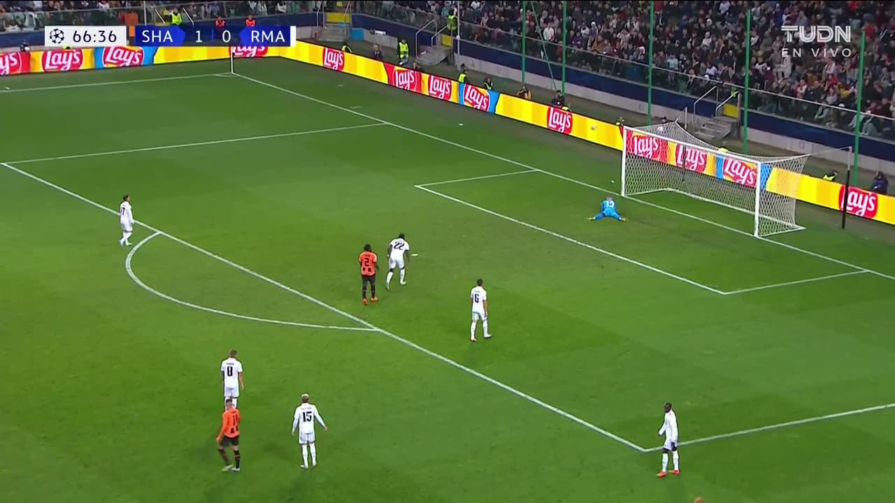 ¡TIRO ATAJADO! disparo por Oleksandr Zubkov.