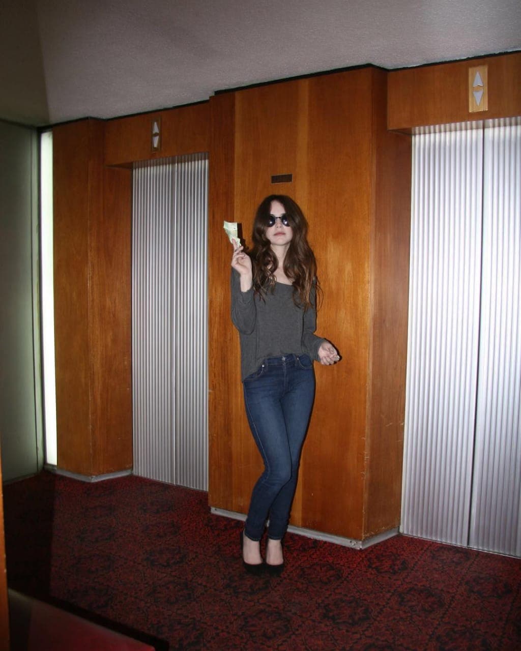 En abril de ese mismo año 
<a href="https://www.univision.com/programas/novelas/un-amor-que-termino-por-culpa-de-la-prensa-asi-fue-el-fugaz-noviazgo-de-camila-sodi-y-chicharito-hernandez-fotos#fbb65c070001" target="_blank">Camila confirmó el fin de su relación con el futbolista </a>y, además, responsabilizó a los medios de comunicación por la ruptura, pues alegó que ambos recibieron demasiada presión.