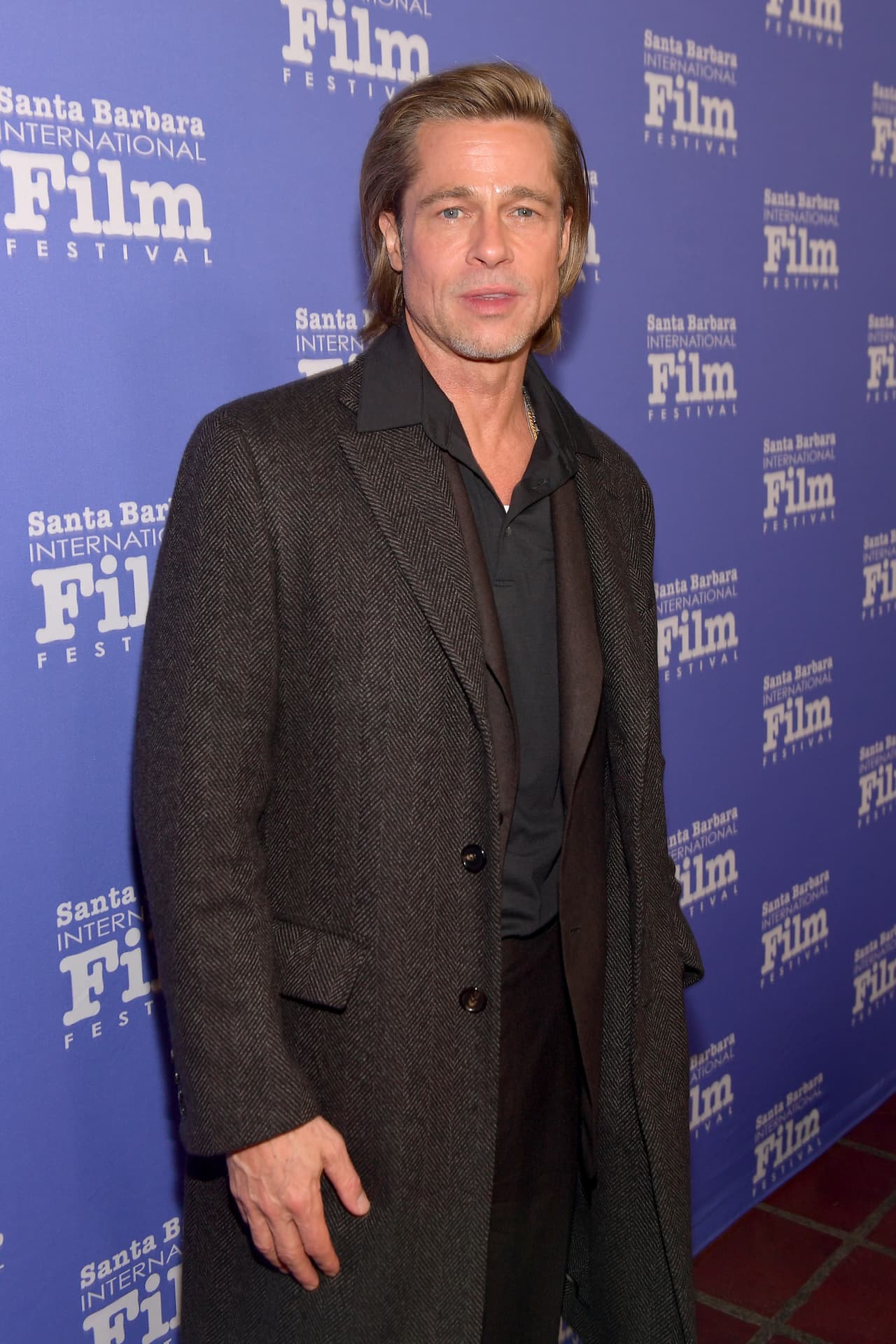 Considerado como uno de los mayores galanes del mundo, en esta ocasión 
<b><a href="https://www.univision.com/famosos/brad-pitt-y-jennifer-aniston-un-romantico-cuento-de-hadas-con-tormentoso-final-y-una-infidelidad-fotos">Brad Pitt debió conformarse</a></b> con el cuarto puesto. La investigación científica determinó que aunque el espacio entre sus ojos lo hizo acreedor de "las mejores notas",
<b> la forma de su nariz no le ayudó</b>. Obtuvo el 90.51 por ciento respecto a la proporción dorada.