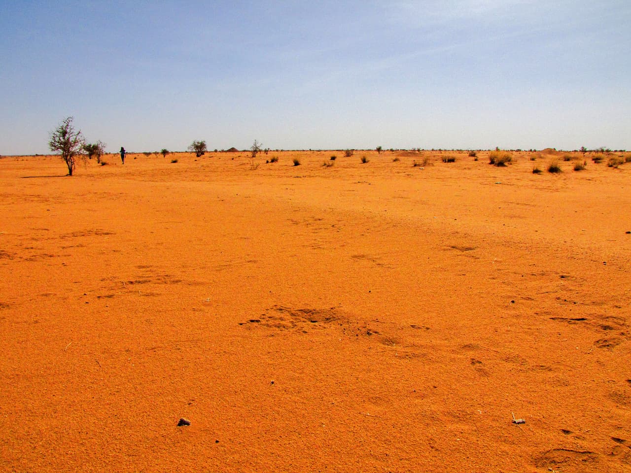 <b>Puesto 17. Abu Hamad, Sudán</b>
<br>
<br>Temperatura promedio anual: 86.5 grados Fahrenheit (30.2 grados centígrados).
<br>
<br>Mes más caliente del año: junio (97.5 grados Fahrenheit o 36.3 grados centígrados en promedio).
<br>
<br>Mes más caluroso de la última década: junio de 2017 (100.6 grados Fahrenheit o 38.1 grados centígrados en promedio).
<br>