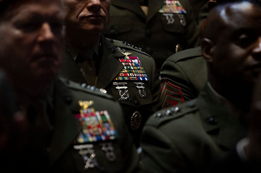 Militares activos en riesgo de no cobrar sus cheques el 15 de octubre mientras Trump y los legisladores reciben los suyos