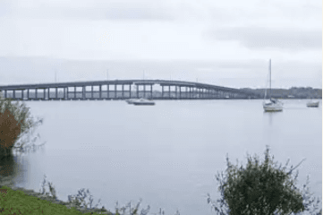 Acto heróico: un niño de 7 años nada una hora para salvar a su padre y su hermana en la corriente de un río en Florida