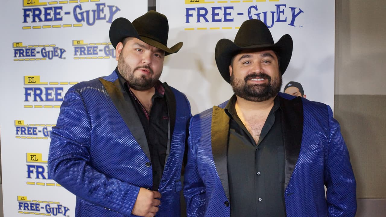 Los tres locutores se la pasaron 🎶 "fine, fine, fine, very good, very good, very good, very, very, very, very good" 🎶 con Los Rieleros de Norte.