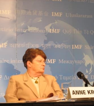 Krueger ofrece resumen de medidas para frenar crisis fiscal