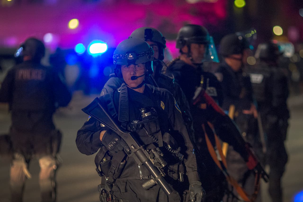 Cientos de oficiales han sido desplegados para evitar disturbios.