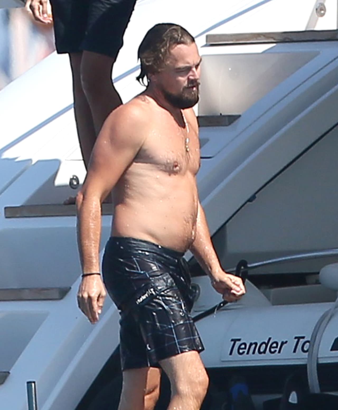 Los fans no tardaron en comentar sobre su peso y lo descuidado que se veía, incluso Page Six lo llamó “el Gran Fatsby”, en un juego de palabras por su rol en la cinta ‘The Great Gatsby’ (2013) y agregando gordo en inglés.