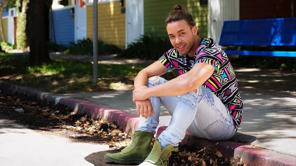 Sus principales influencias musicales son Michael Jackson, Usher, Juan Luis Guerra, Antony Santos y Aventura.