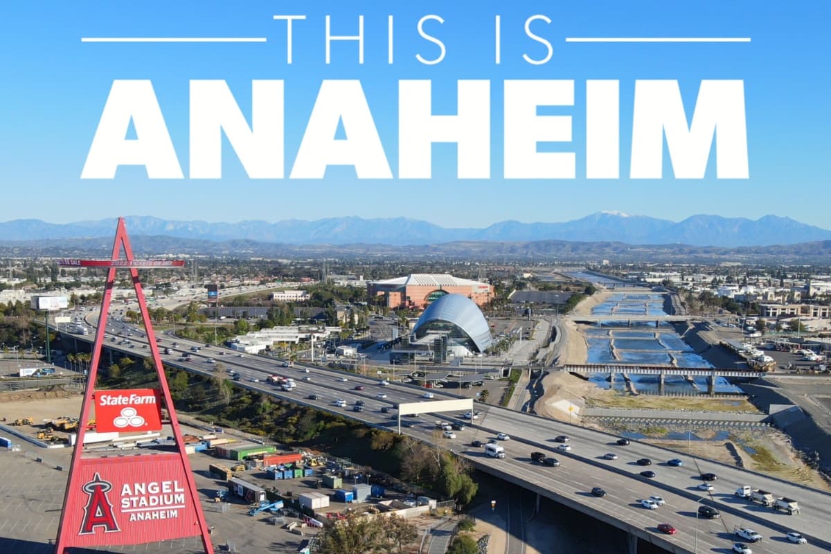 Anaheim en el condado de Orange es una de las ciudades con mayor número de turístas, ya que cuenta con muchas atracciones, diversión, restaurantes y más. Solo que todos estos lugares son visitados por familias y no es tan fácil poder encontrar pareja para las personas que habitan aquí.