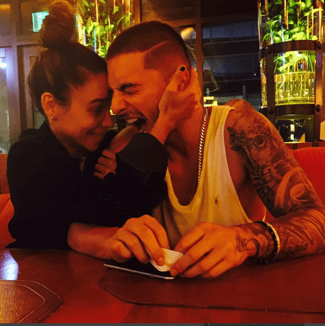 Se llevan incréible, ella siempre se refiere a él como 'su niño'.