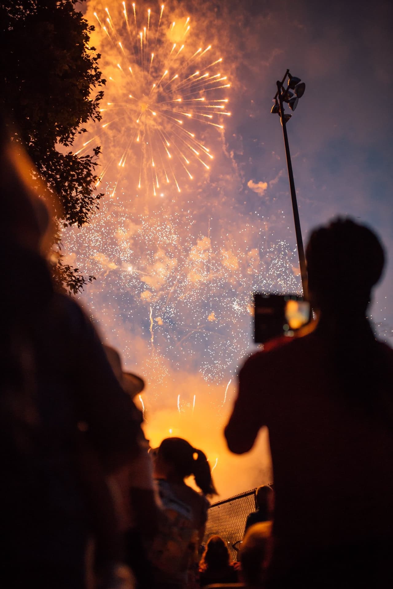 <b>Evento</b>: Chamblee Fourth of July Celebration
<br>
<b>Fecha</b>: 4 de julio
<br>
<b>Lugar</b>: Chamblee City Hall. 3518 Broad St. Chamblee, GA 
<br>
<b>Sitio web</b>: 
<a href="https://www.chambleerocks.net/">https://www.chambleerocks.net/</a> 
<br>
<br>Celebra con la música de bandas tradicionales y un elaborado espectáculo de fuegos artificiales. La entrada es gratuita.