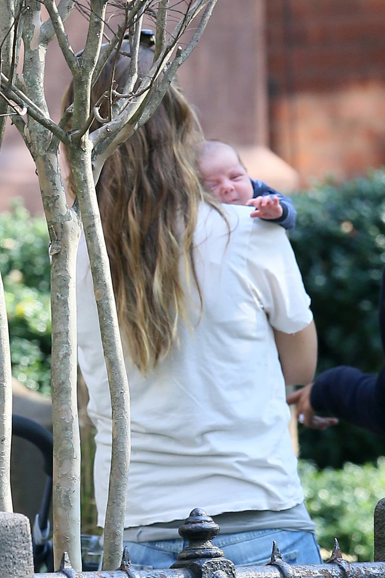 Pero no le hace falta maquillaje ni peinado elaborado.