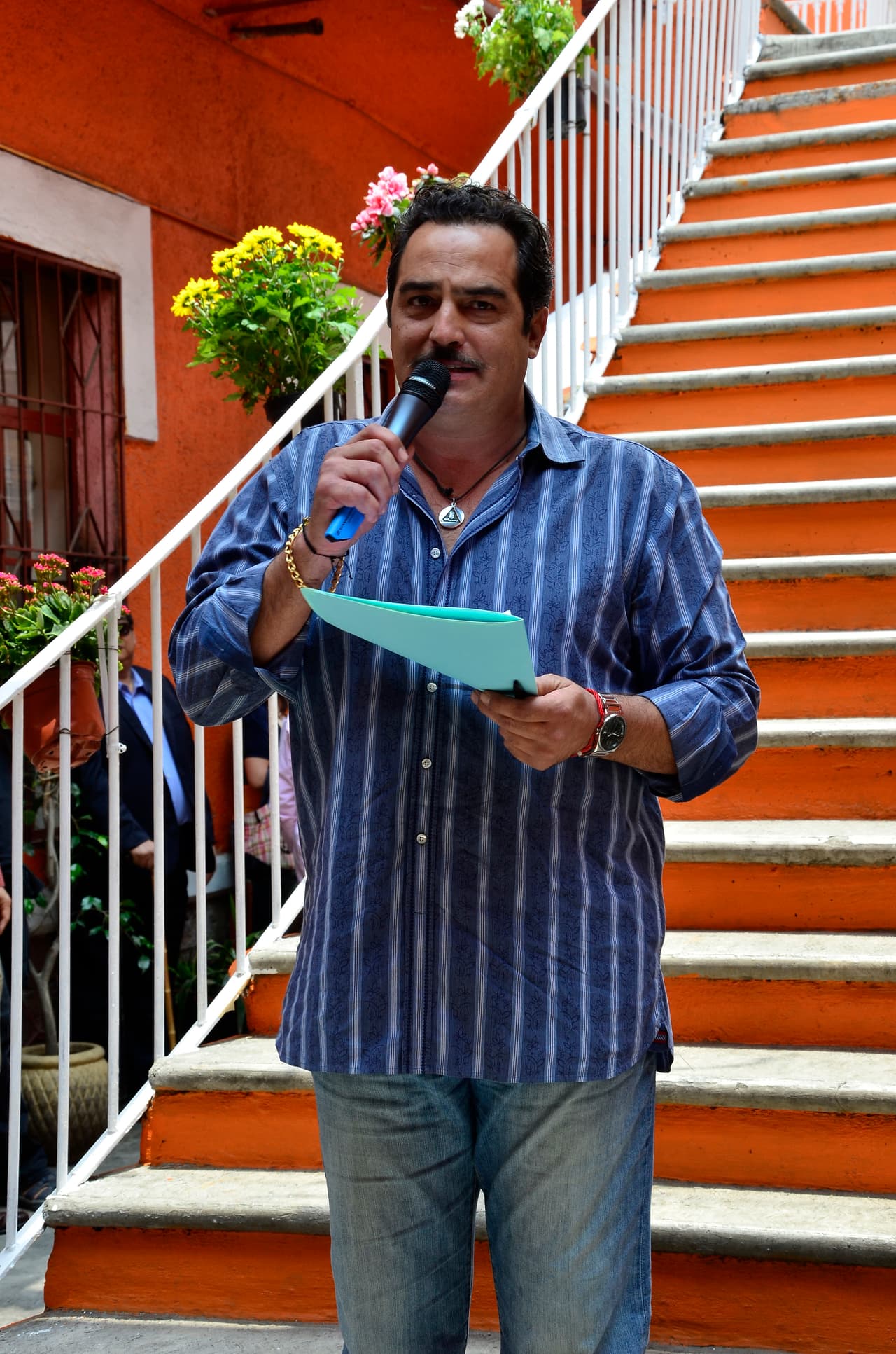 Fue así como Omar Fierro, de 58 años, entendió que era el momento de quitarse el peso de más, ya no solo para cumplir con su trabajo, sino también por salud. 
<br>