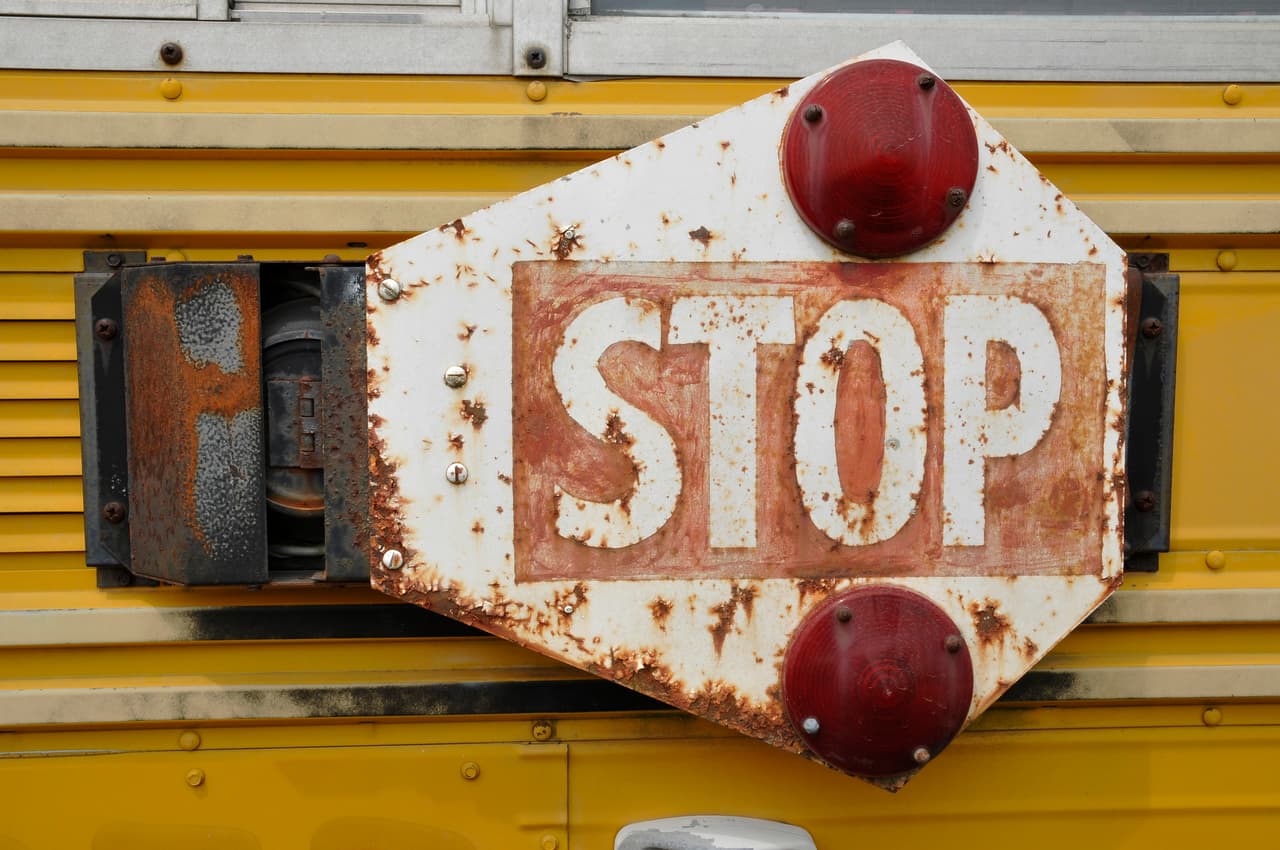 "Adiós mamá y papá": Dos pequeños hermanos mueren en un accidente del autobús escolar en el que viajaban