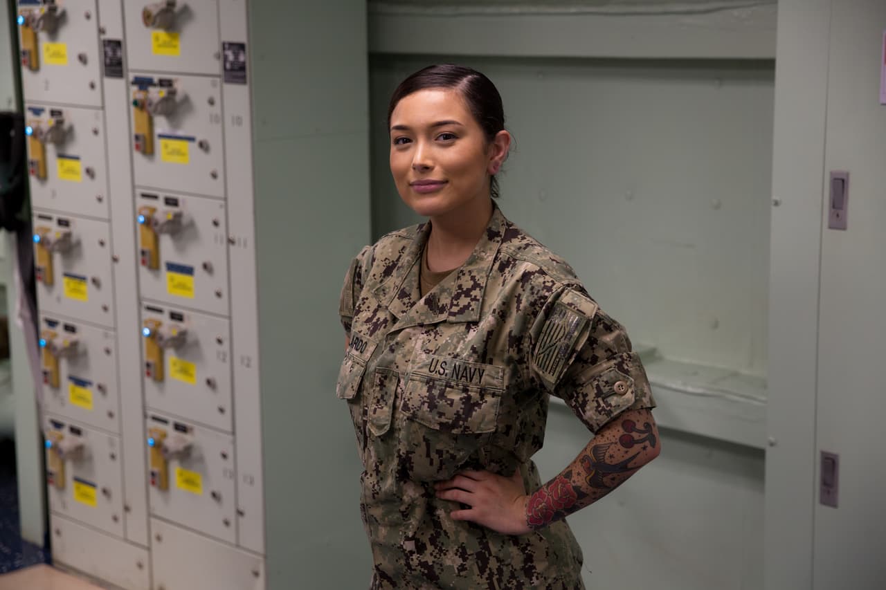 Elisa Gallardo tiene 20 años y es asistente dental. "Nos dijeron: 'en 24 horas tienes que agarrar tus cosas e irte si te quieres montar en el barco'". Ella no lo dudó.
<b>"Hablo español y sé que podré traducir a mucha gente que necesita ayuda".</b>