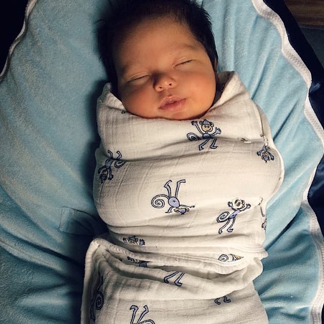 Ahora dedica casi todo su tiempo a su bebé.