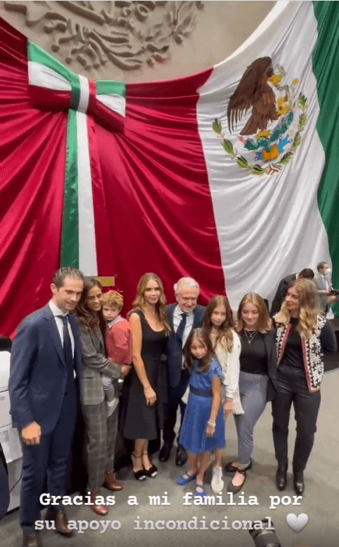 Santiago (35 años), María (33) y Beatriz (31), a quienes el político tuvo durante su primer matrimonio con Beatriz Garza Ríos; y las menores, Paulina (11) y Miranda (10), concebidas con su actual esposa.
<br>