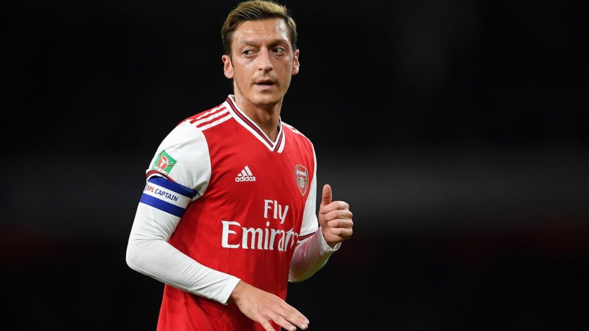 Mesut Özil rechaza reducción salarial del Arsenal