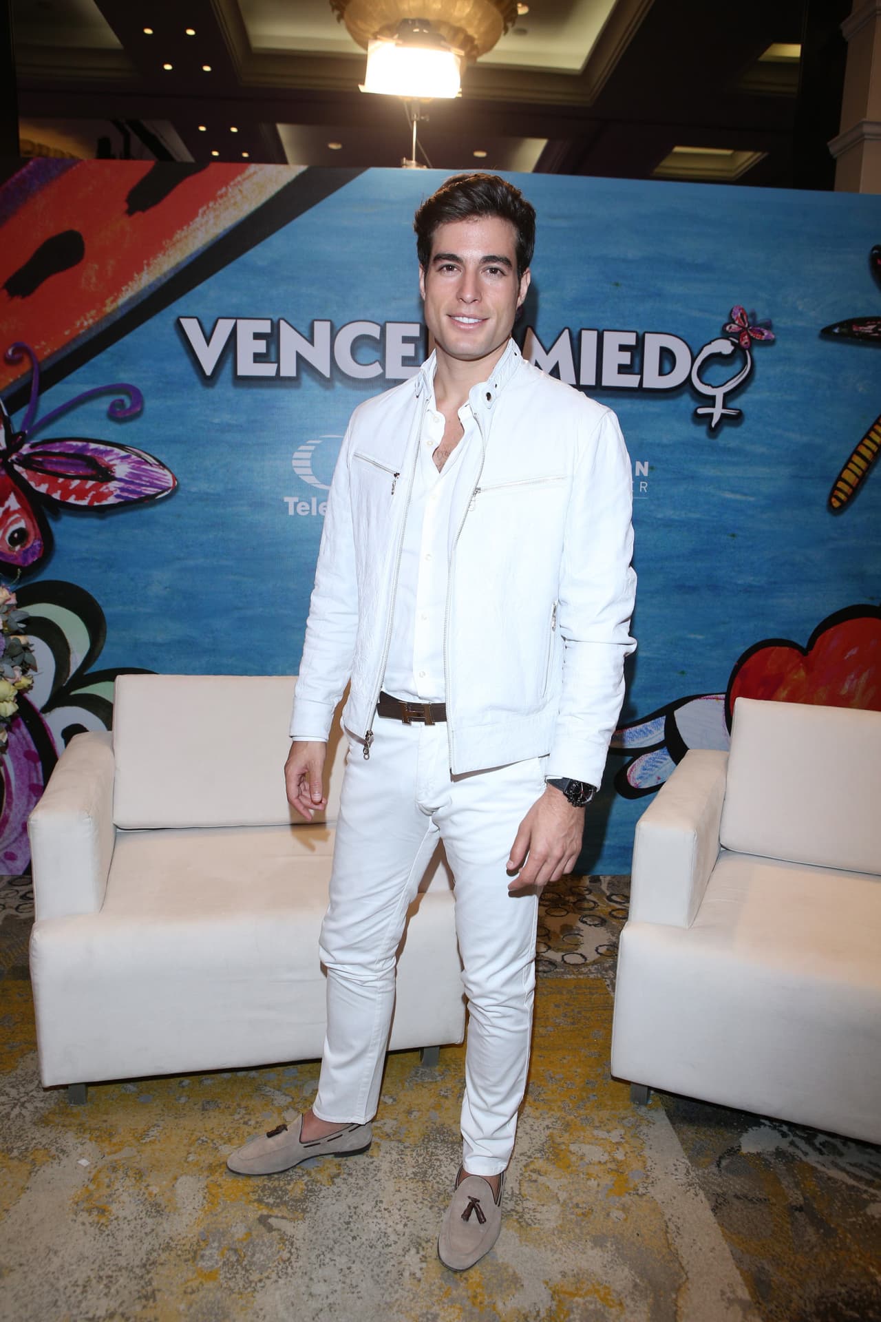 Danilo Carrera da vida a Omar y también expresó su satisfacción por pertenecer a este proyecto que envía un mensaje positivo: “Es importante que se dé información sobre los riesgos a los que los chavos están expuestos como la delincuencia, las adicciones, incluso la sexualidad y es importantísimo educarlos al respecto", afirmó para Las Estrellas.