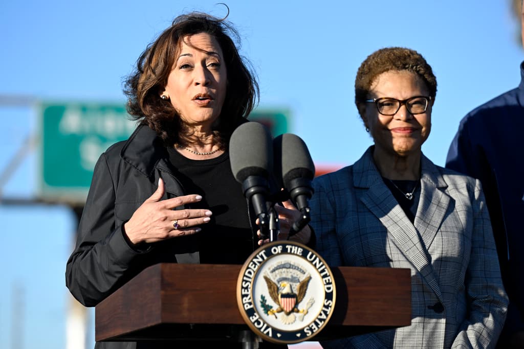 A pesar del progreso en los trabajos, los conductores que utilizan la autopista 10 en Los Ángeles deben conocer que 
<b>la rampa de Alameda</b> 
<b>no reabrirá todavía</b> al igual que 
<b>Lawrence Street, entre las calles 10th y 14th</b>.