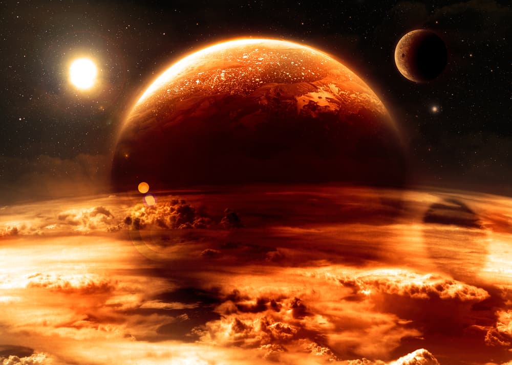 <b>El misterio se aclara</b>
<br>No fue hasta el año 1915 que se aclaró el misterio del raro movimiento de Mercurio cuando Albert Einstein utilizando cálculos de su Teoría de la Relatividad explicó que el origen del llamado “corrimiento del perihelio de Mercurio” era causado como un subproducto de las fuerzas gravitacionales del Sol.