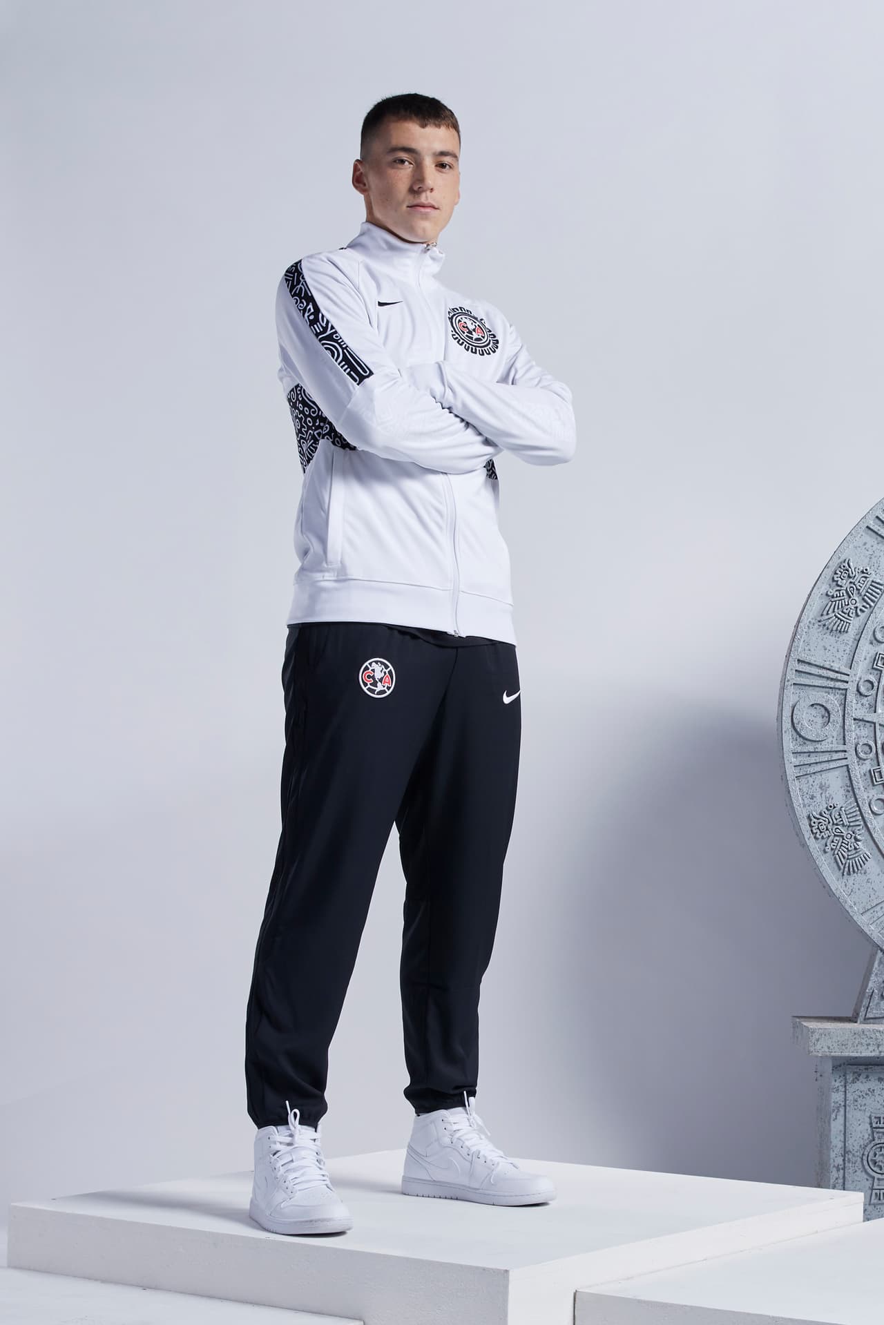 Las Águilas del América presentaron su tercer uniforma para la temporada 2021. La playera tiene motivos prehispánicos en blanco y negro, los cuales logran entrar en armonía con los patrocinadores plasmados en el jersey. La colección incluye pants y playeras complementarias al uniforme.