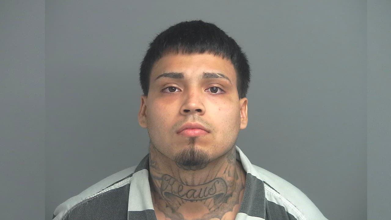 Hugo Adiel Zelaya, 22 años. Se le acusa de agresión sexual con agravantes en contra de un menor de edad. Su última dirección conocida es en la calle Legends Ridge Drive, en Spring, Texas.