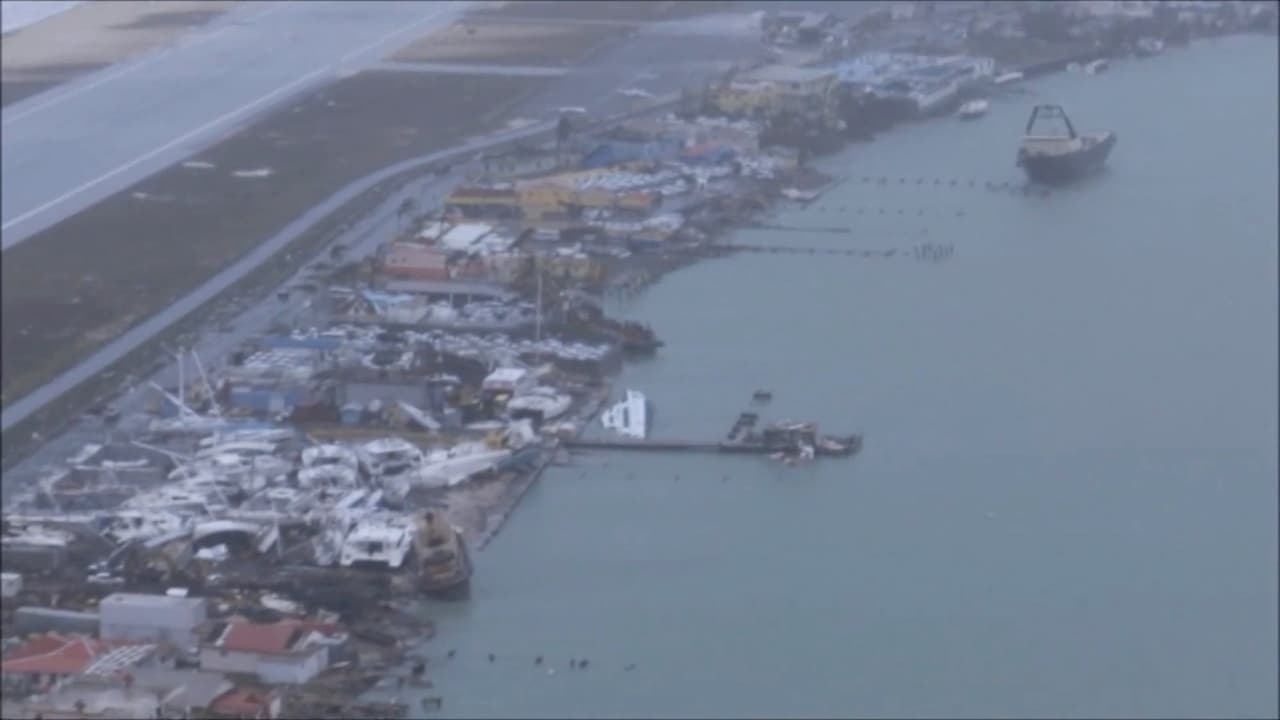 Destrozos causados por Irma en el puerto de San Martín: numerosos barcos hundidos