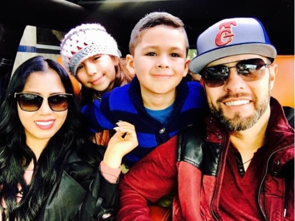 Ross tiene dos hijos de su anterior relación, sin embargo Esteban asegura que los quiere como si fueran propios: "Cómo quiero a estos chamacos, y a mi chica igual".